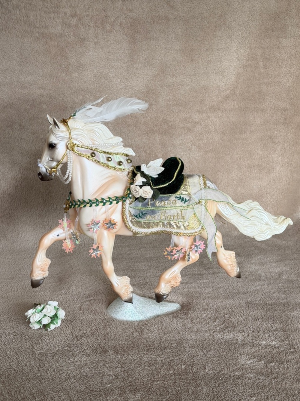 Breyer Goffert Christmas peace on earth Horse Figurine